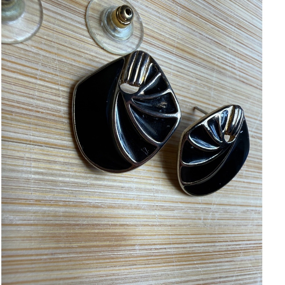 Trifari Gold Tone Black Enamel Stud Earrings Vintage 80s Glam Fan Design